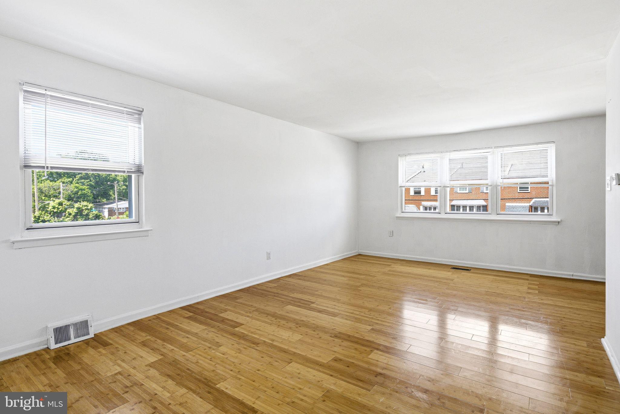 10751 East Keswick Road Philadelphia, PA 19154 - Photo 6 of 30 Living Room (Unit 1)