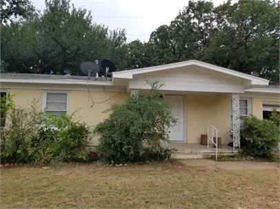 $1,600 | 5908 Maceo Lane, Fort Worth, TX 76112