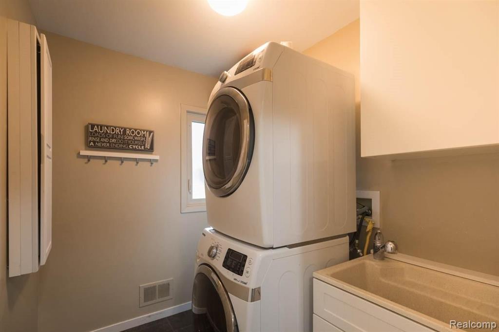 37291 Chesapeake Road Farmington Hills, MI 48335 - Photo 19 of 45