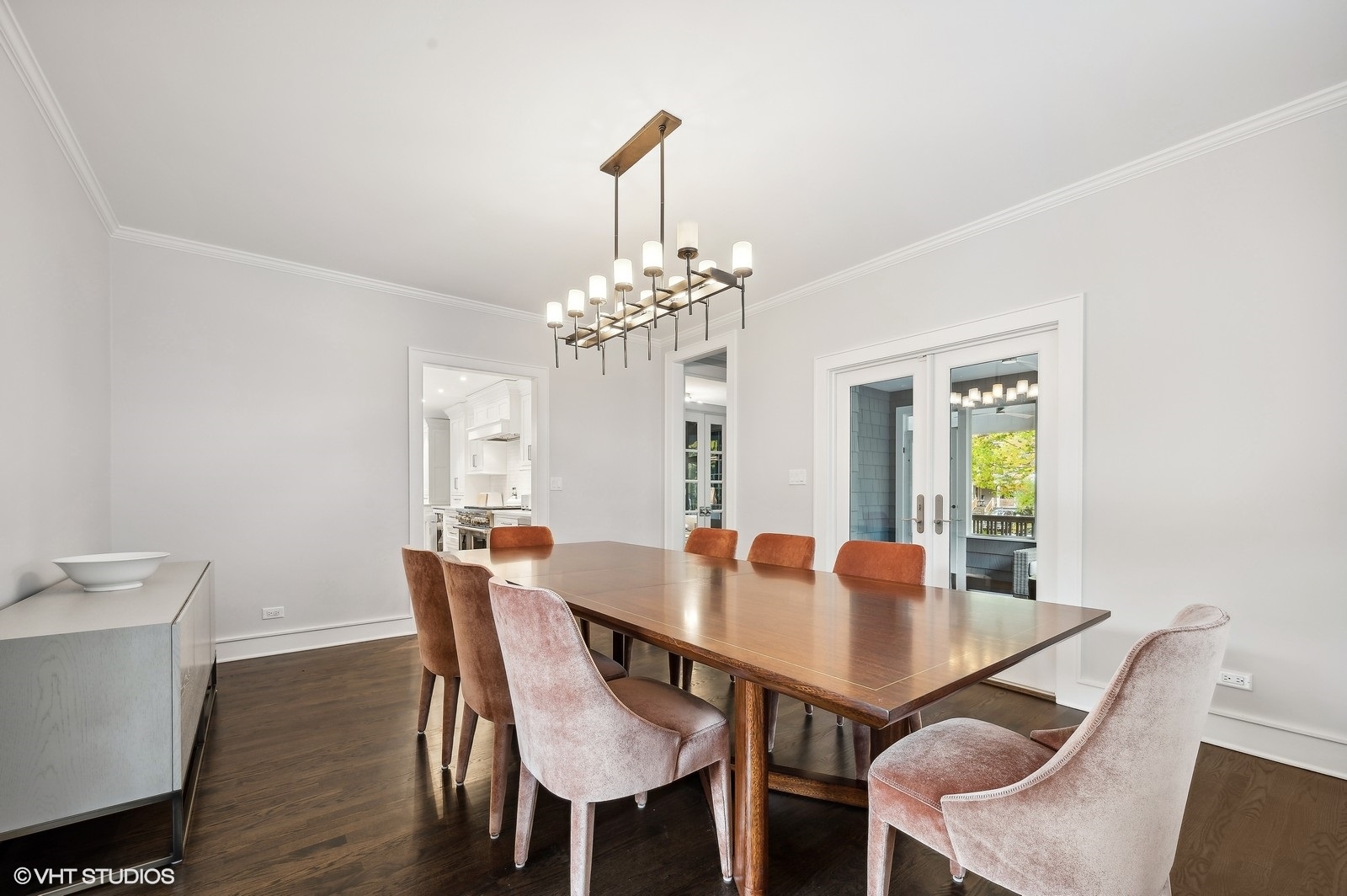 786 Locust Street Winnetka, IL 60093 - Photo 14 of 46 a dining room with furniture and window