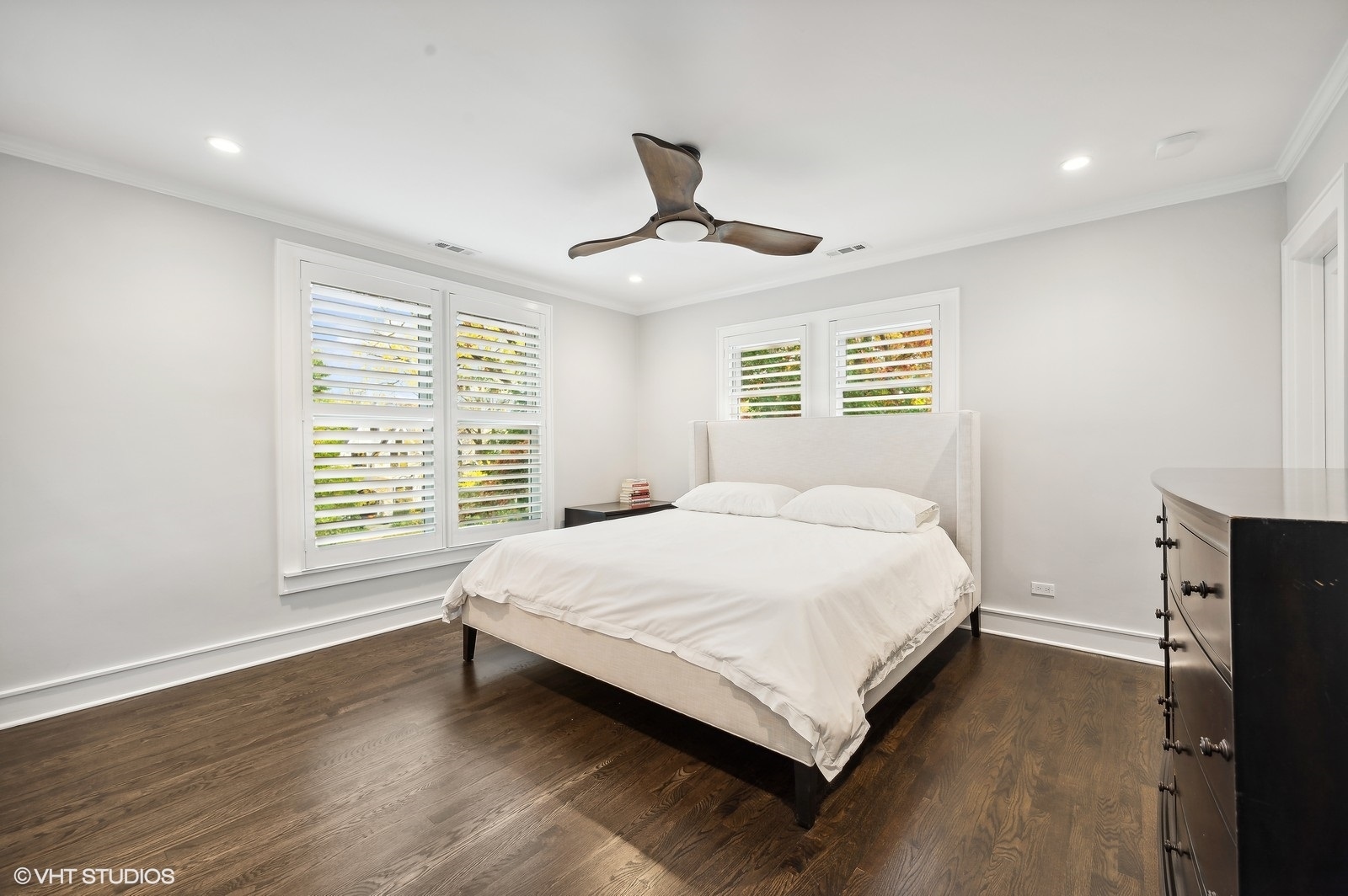 786 Locust Street Winnetka, IL 60093 - Photo 19 of 46 a bed sitting in a spacious bedroom next to a window