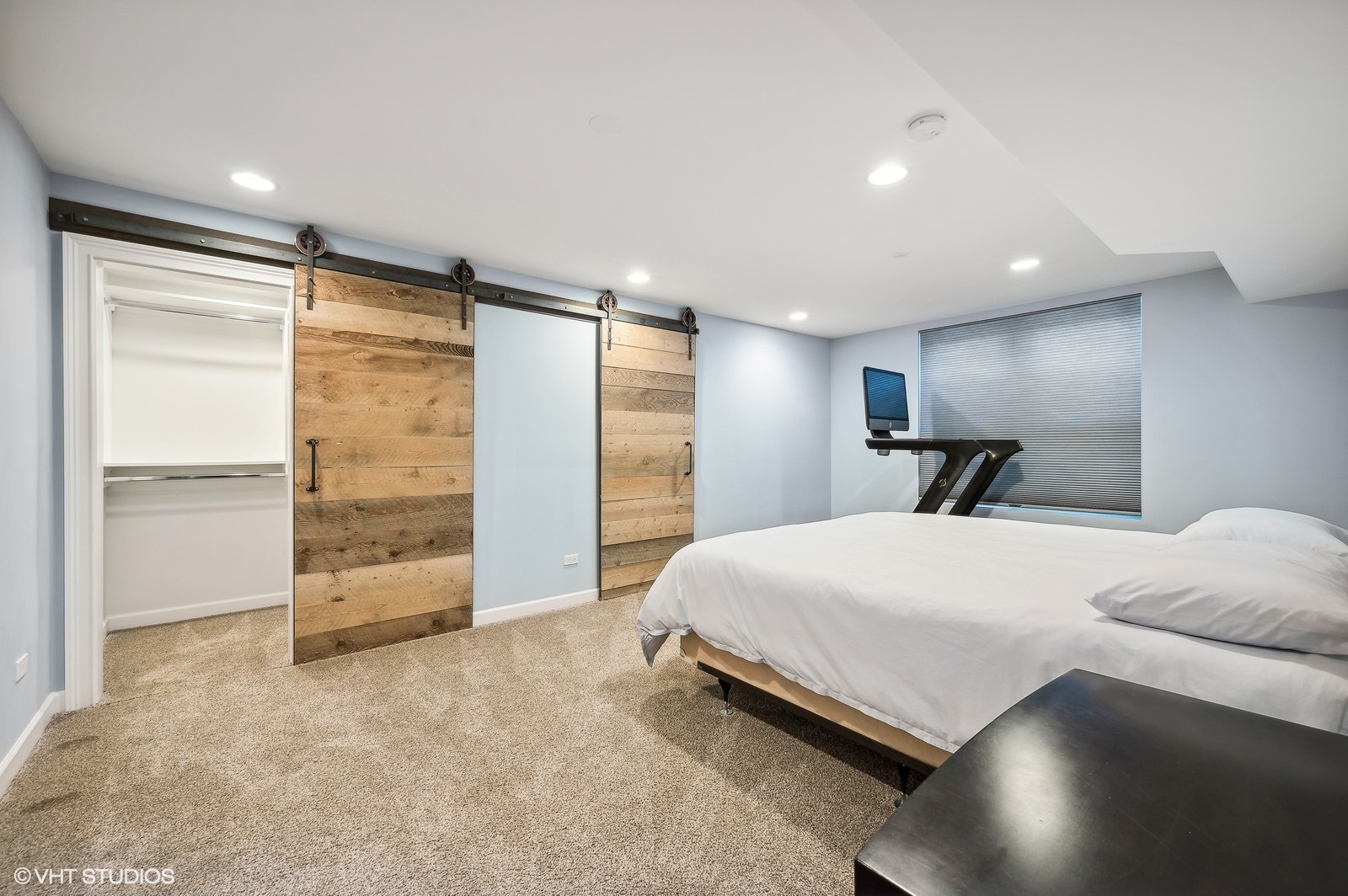 786 Locust Street Winnetka, IL 60093 - Photo 28 of 46 a bedroom with a bed and a large closet