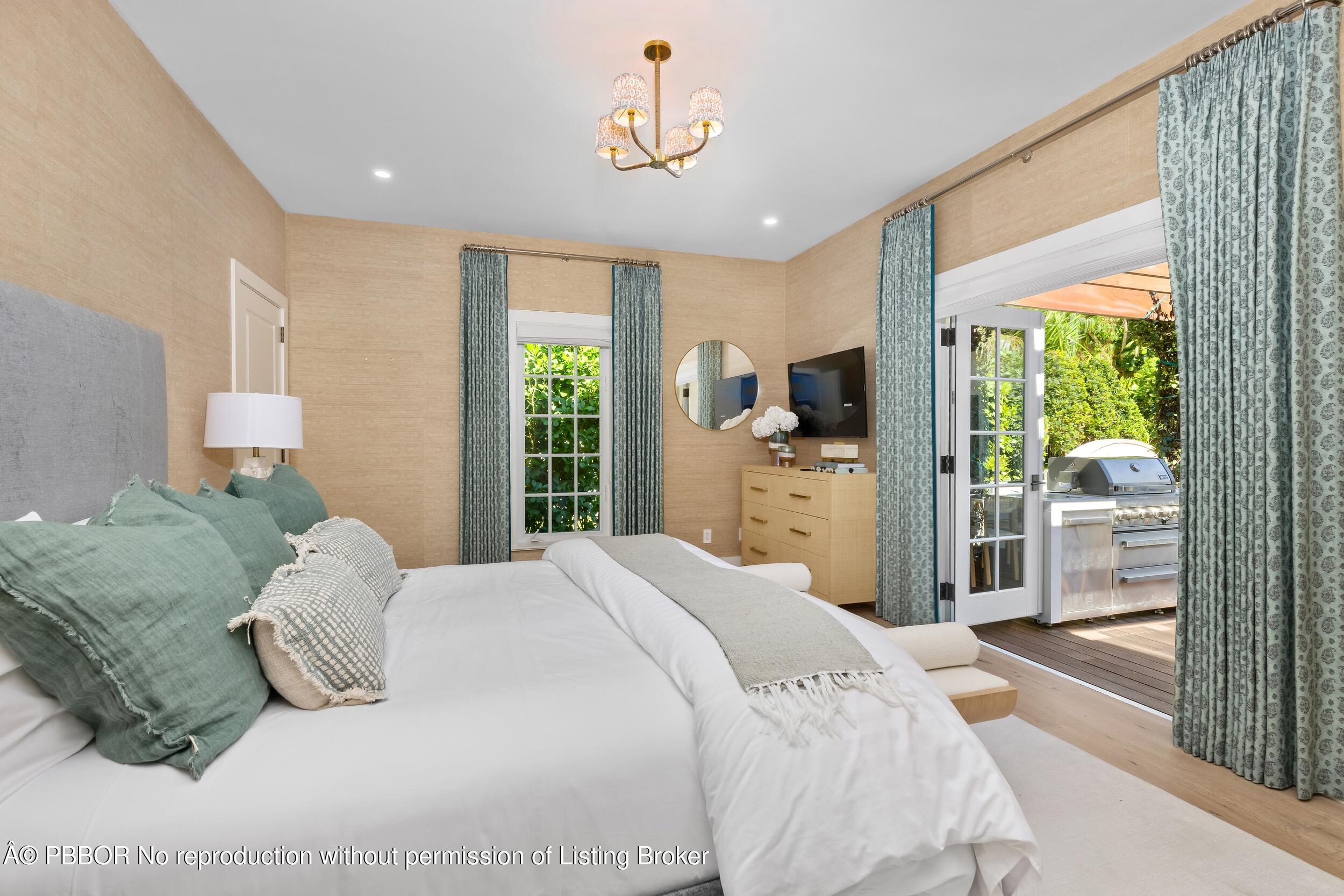 255 Ridgeview Drive Palm Beach, FL 33480 - Photo 24 of 49 24 Guest Bed 1