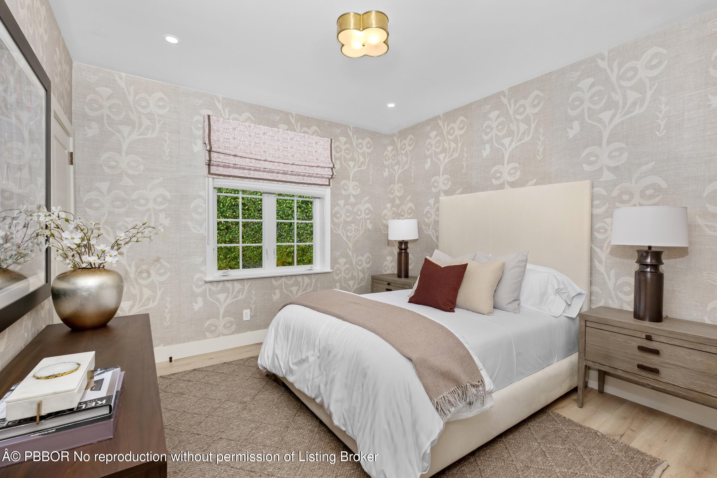 255 Ridgeview Drive Palm Beach, FL 33480 - Photo 26 of 49 26 Guest Bed 3