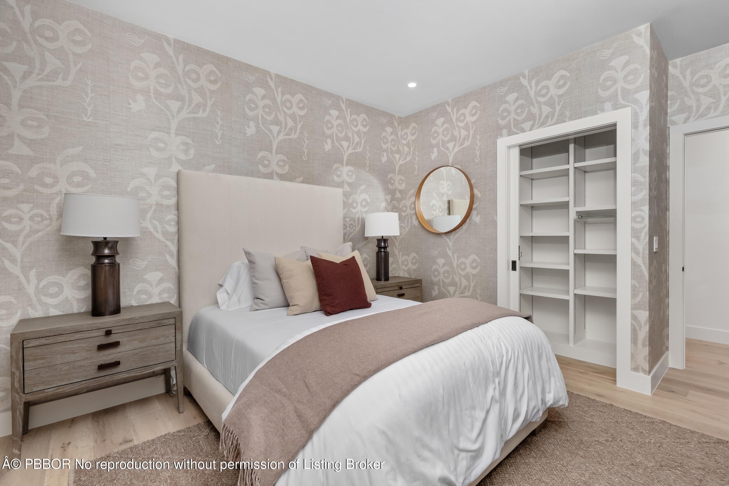 255 Ridgeview Drive Palm Beach, FL 33480 - Photo 27 of 49 27 Guest Bed 5