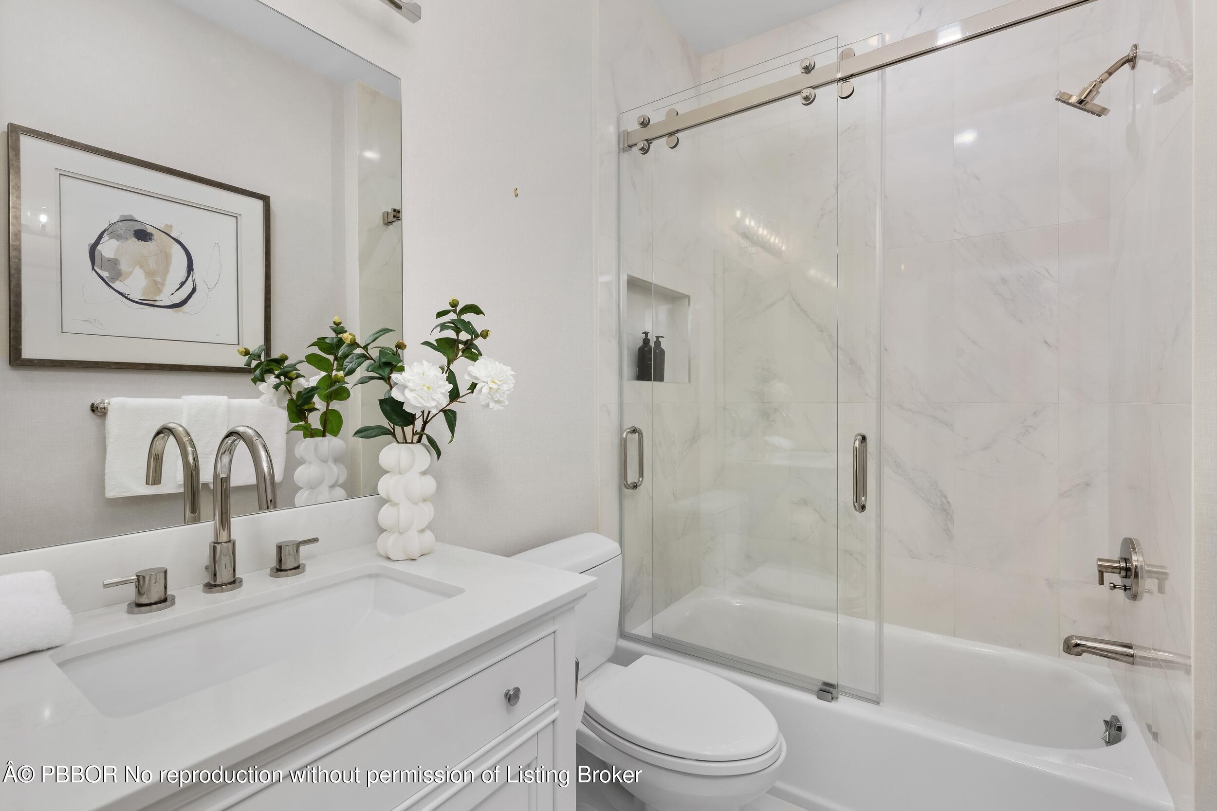 255 Ridgeview Drive Palm Beach, FL 33480 - Photo 31 of 49 31 Guest Bath 3