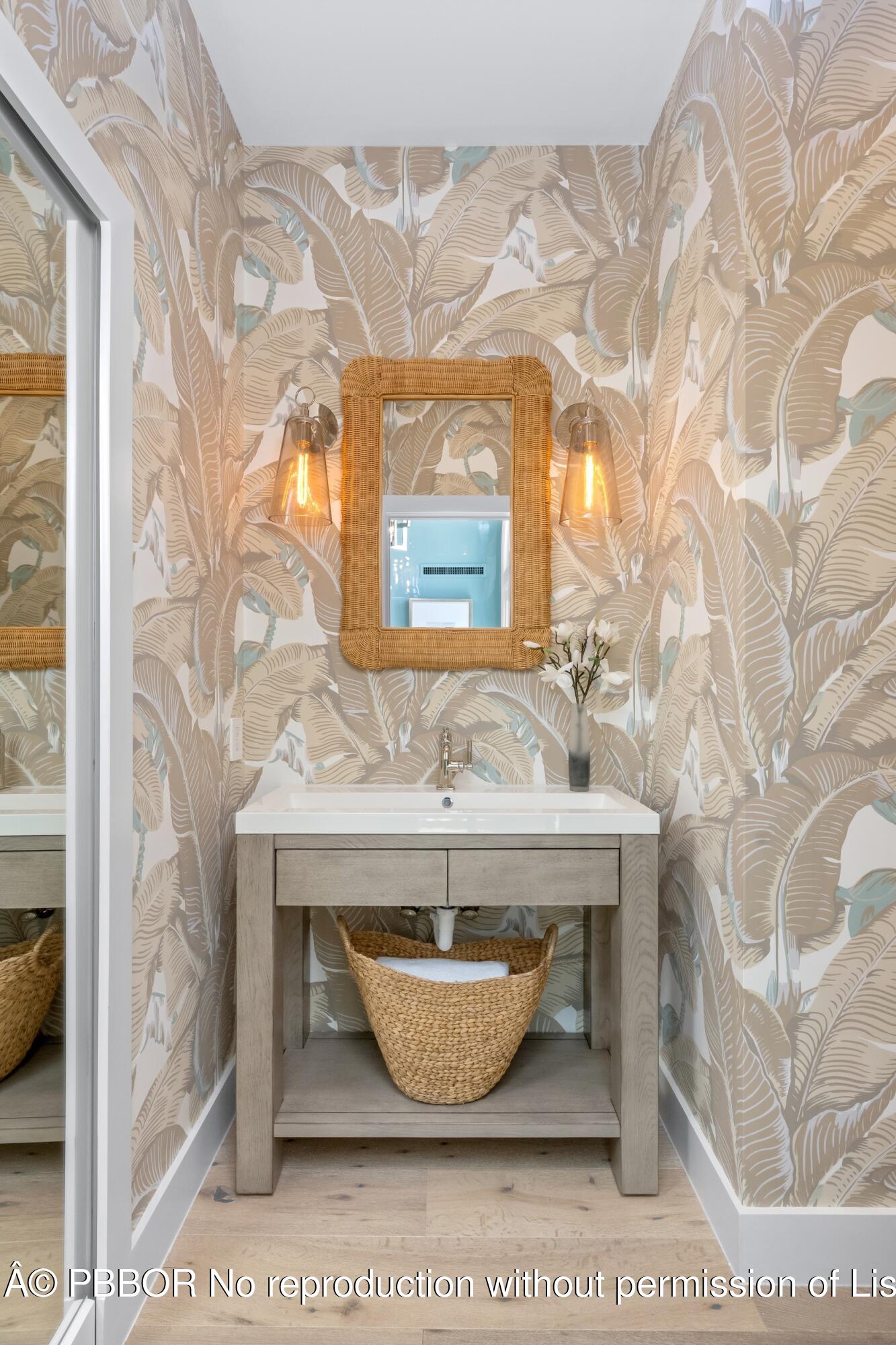255 Ridgeview Drive Palm Beach, FL 33480 - Photo 33 of 49 33 Powder Room 1