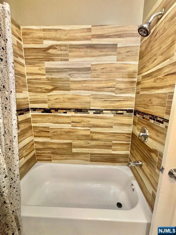 187 Shephard Avenue, Unit 1 Newark, NJ 07112 - Photo 16 of 18 a bathroom with a bathtub