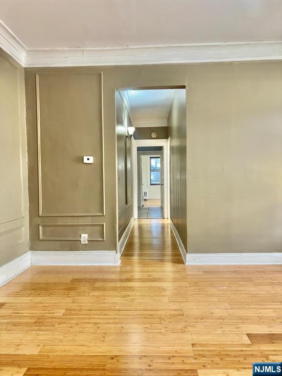 187 Shephard Avenue, Unit 1 Newark, NJ 07112 - Photo 4 of 18 a view of a bathroom with a tub