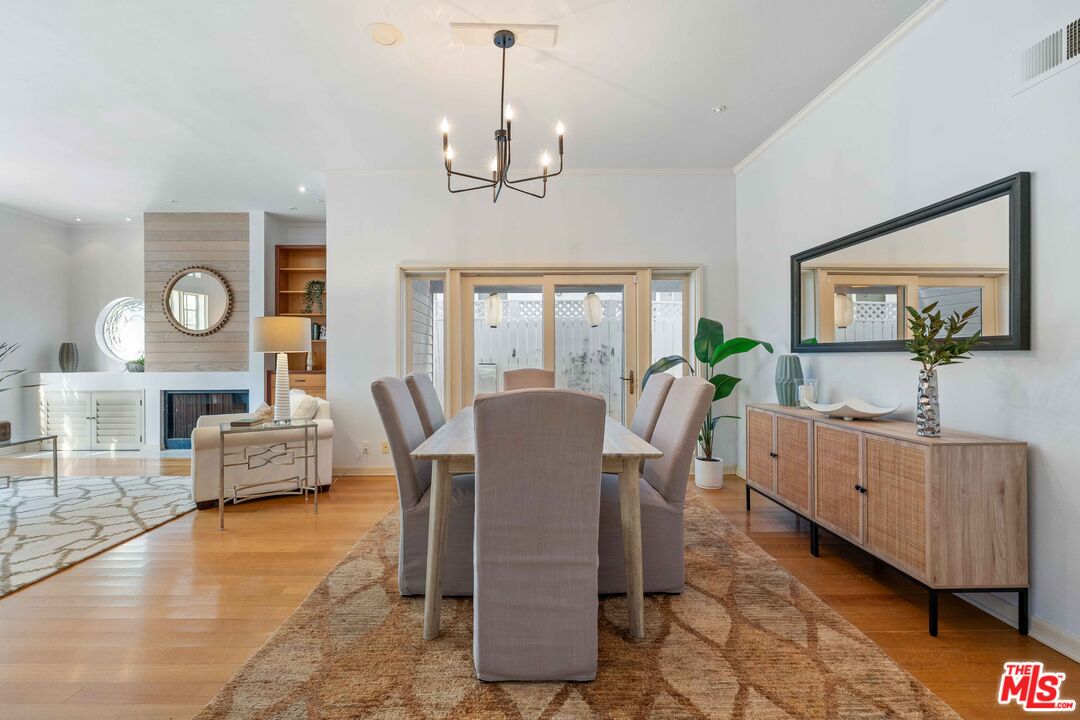 134 Roma Court Marina del Rey, CA 90292 - Photo 8 of 30 Gallery Image 8
