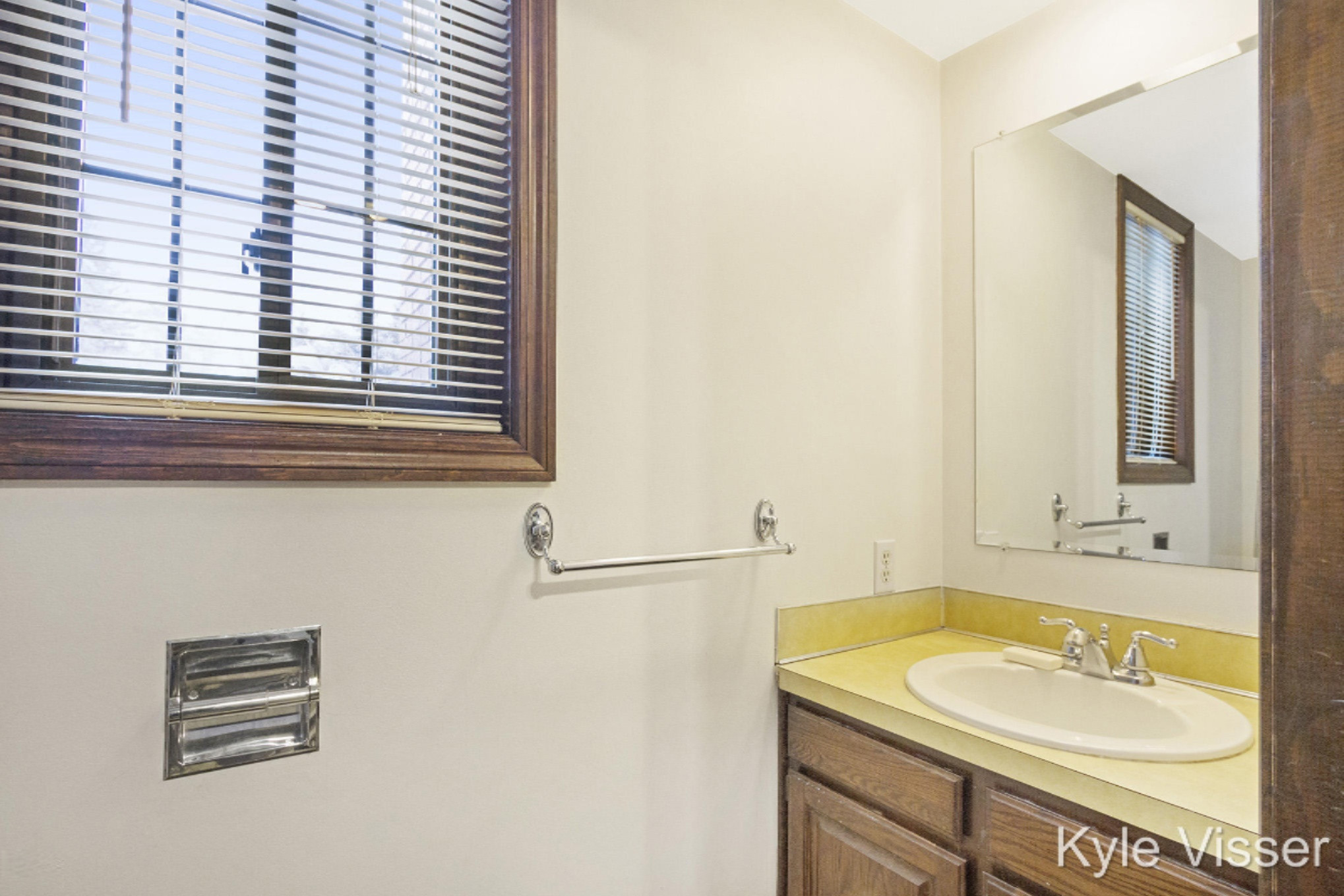 6474 Cascade Road Southeast Grand Rapids, MI 49546 - Photo 23 of 40 Half Bath Unit 2