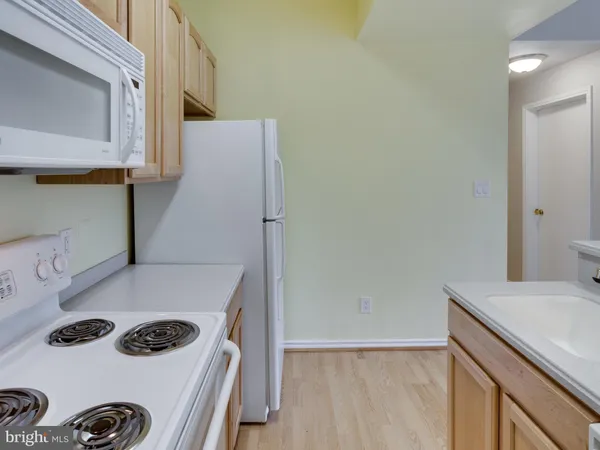 $1,800 | 3906 Penderview Drive, Unit 724, Fairfax, VA 22033