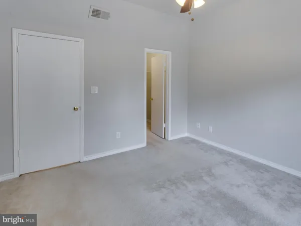 $1,800 | 3906 Penderview Drive, Unit 724, Fairfax, VA 22033