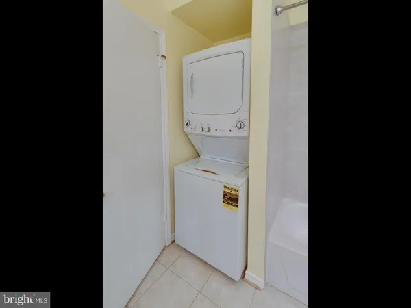 $1,800 | 3906 Penderview Drive, Unit 724, Fairfax, VA 22033