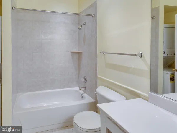 $1,800 | 3906 Penderview Drive, Unit 724, Fairfax, VA 22033