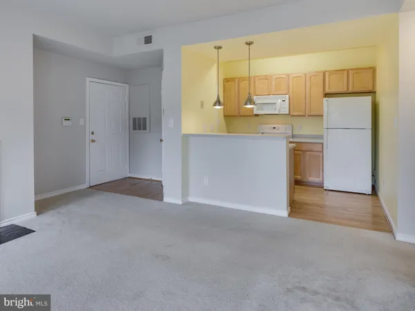 $1,800 | 3906 Penderview Drive, Unit 724, Fairfax, VA 22033