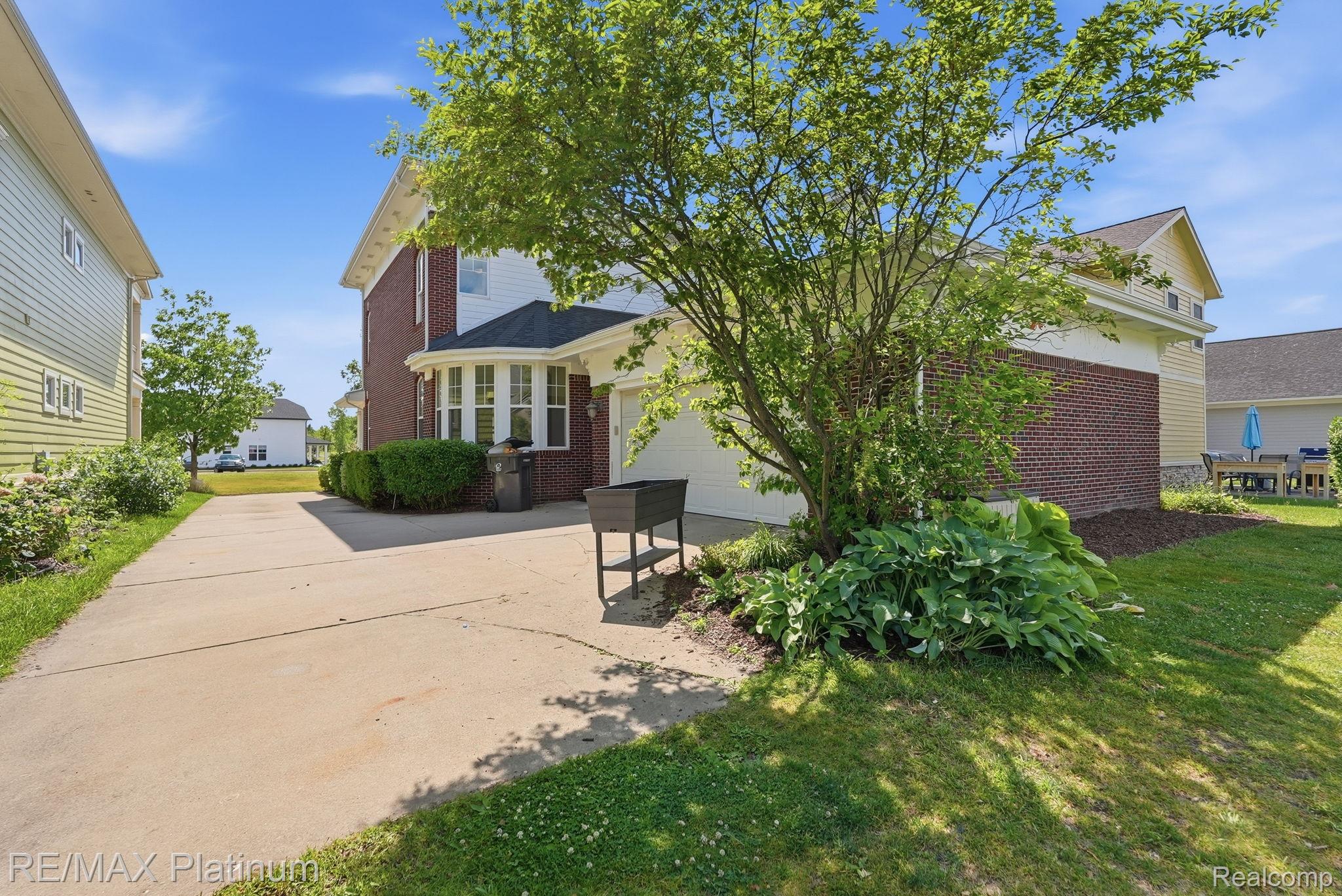 1713 Town Commons Drive Howell, MI 48855 - Photo 41 of 44 4-web-or-mls-1713_Town_Commons_Dr_004.jpg