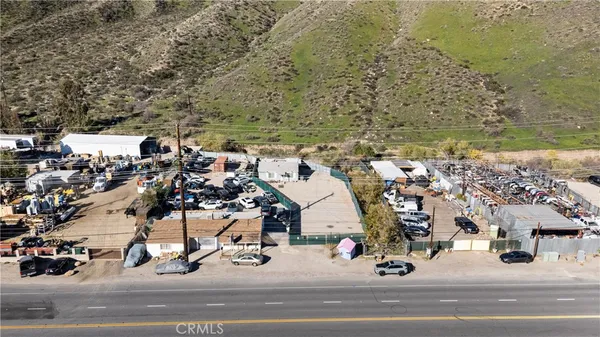$3,950 | 17007 Sierra Highway, Canyon Country, CA 91351