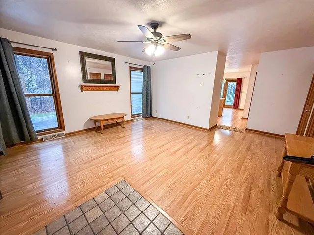 $279,900 | 122 Helga Drive, West Sunbury, PA 16061