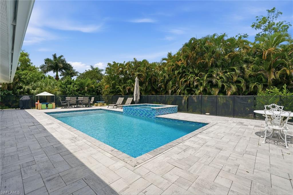 721 Logan Boulevard South Naples, FL 34119 - Photo 30 of 46