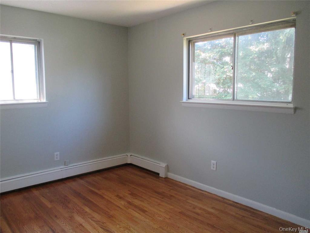11 Juniper Road Port Washington, NY 11050 - Photo 6 of 12 Gallery Image 6