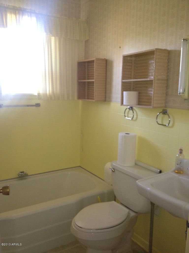 3111 East Charter Oak Road Phoenix, AZ 85032 - Photo 13 of 25 Bathroom