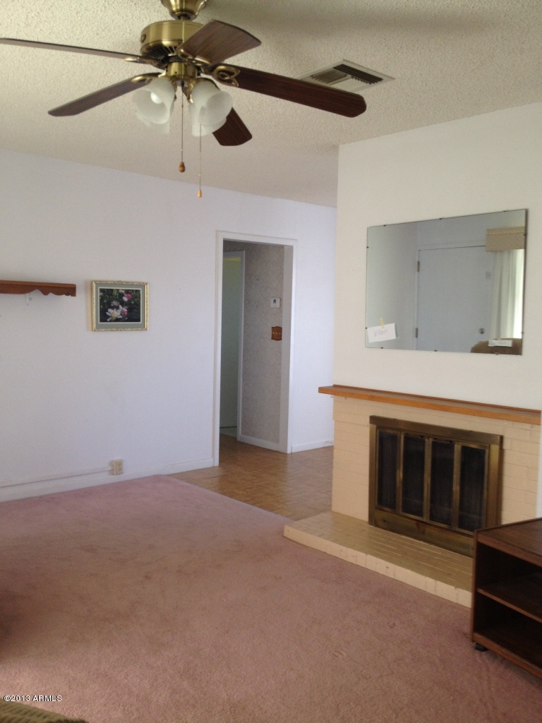 3111 East Charter Oak Road Phoenix, AZ 85032 - Photo 8 of 25 Living Room