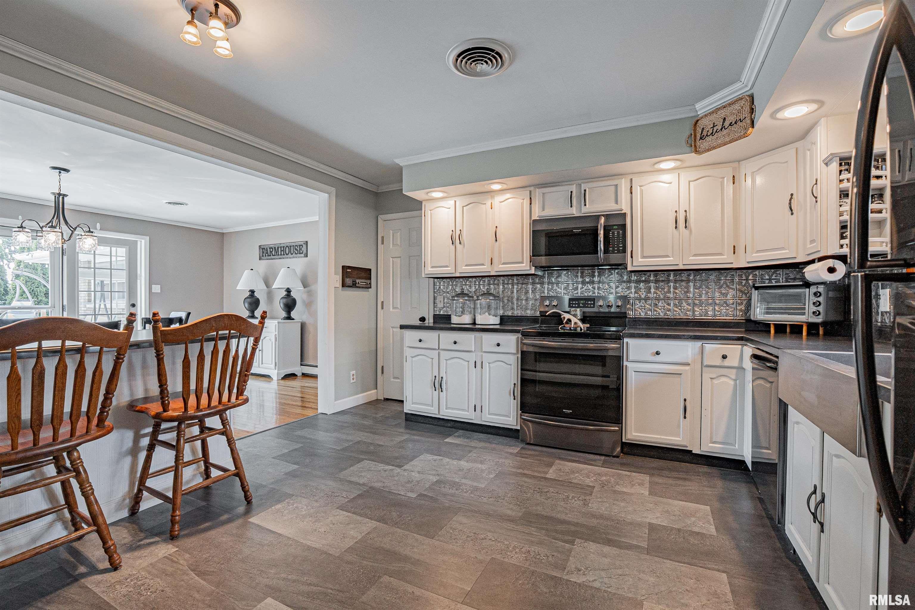 1346 Airport Road Lincoln, IL 62656 - Photo 11 of 38