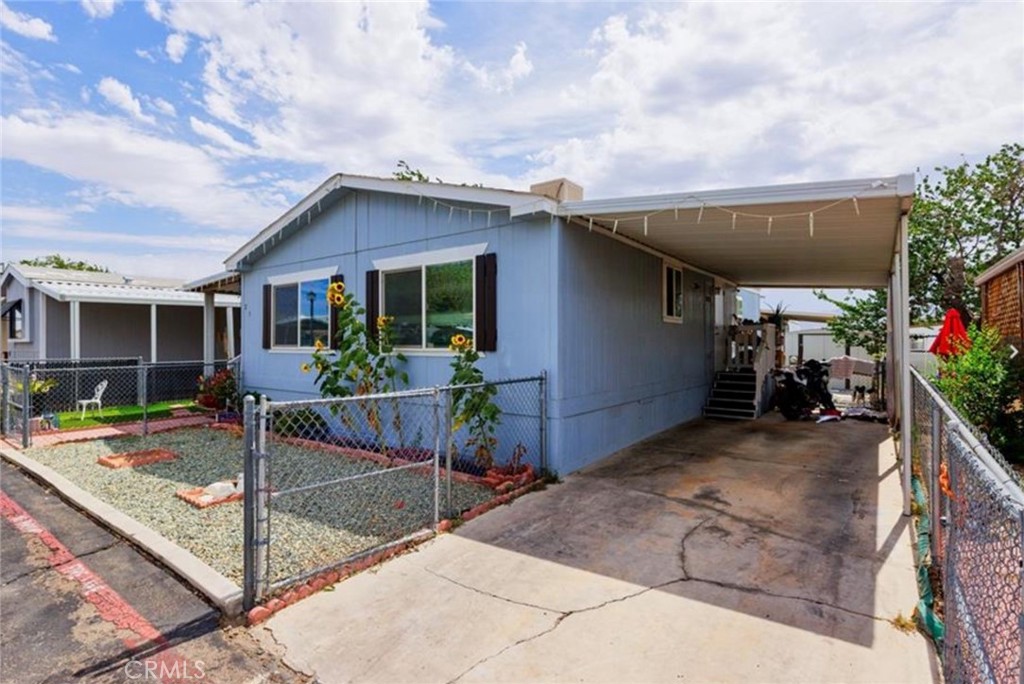 a view of a house with porch