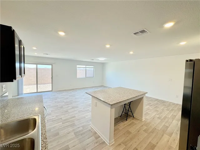 $2,350 | 6002 Swift Lariat Street, Las Vegas, NV 89113
