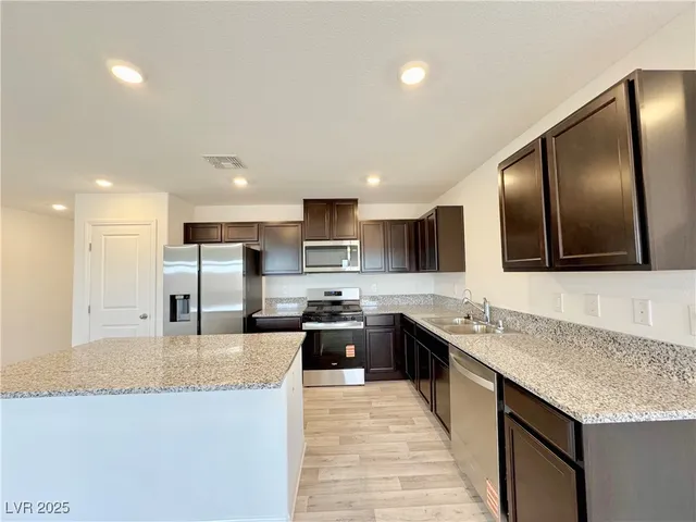 $2,350 | 6002 Swift Lariat Street, Las Vegas, NV 89113