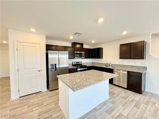 $2,350 | 6002 Swift Lariat Street, Las Vegas, NV 89113