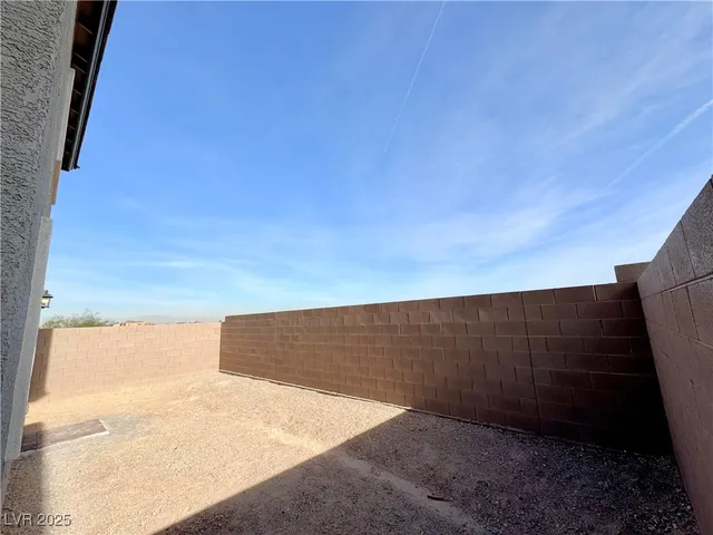 $2,350 | 6002 Swift Lariat Street, Las Vegas, NV 89113