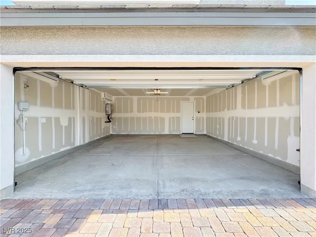 $2,350 | 6002 Swift Lariat Street, Las Vegas, NV 89113