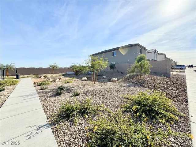 $2,350 | 6002 Swift Lariat Street, Las Vegas, NV 89113