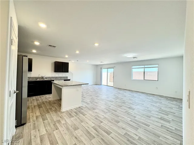 $2,350 | 6002 Swift Lariat Street, Las Vegas, NV 89113