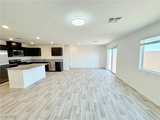 $2,350 | 6002 Swift Lariat Street, Las Vegas, NV 89113