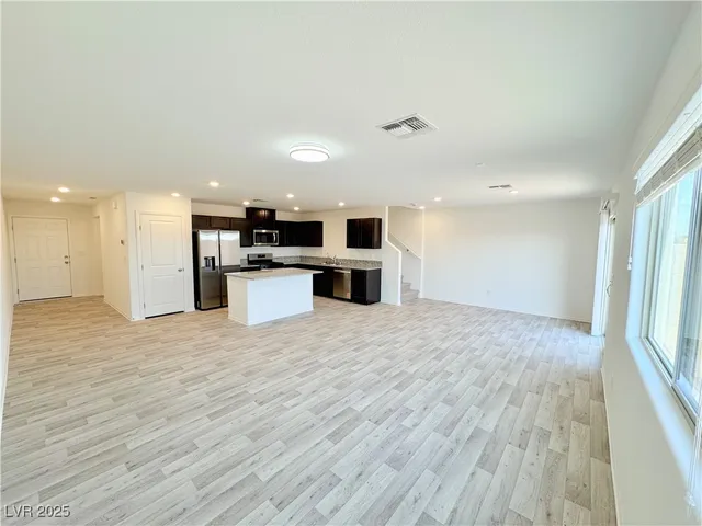 $2,350 | 6002 Swift Lariat Street, Las Vegas, NV 89113