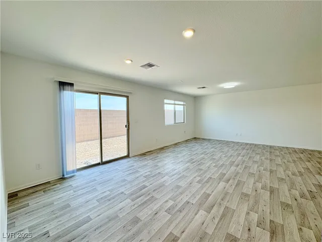 $2,350 | 6002 Swift Lariat Street, Las Vegas, NV 89113