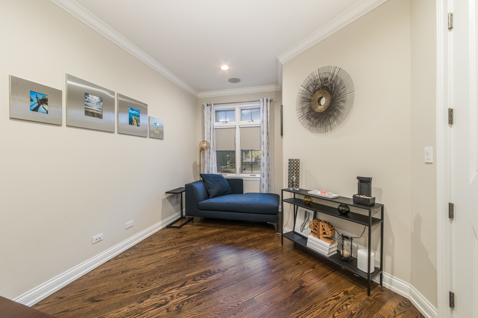 2360 Oak Tree Lane Park Ridge, IL 60068 - Photo 18 of 44 a living room with furniture and a window