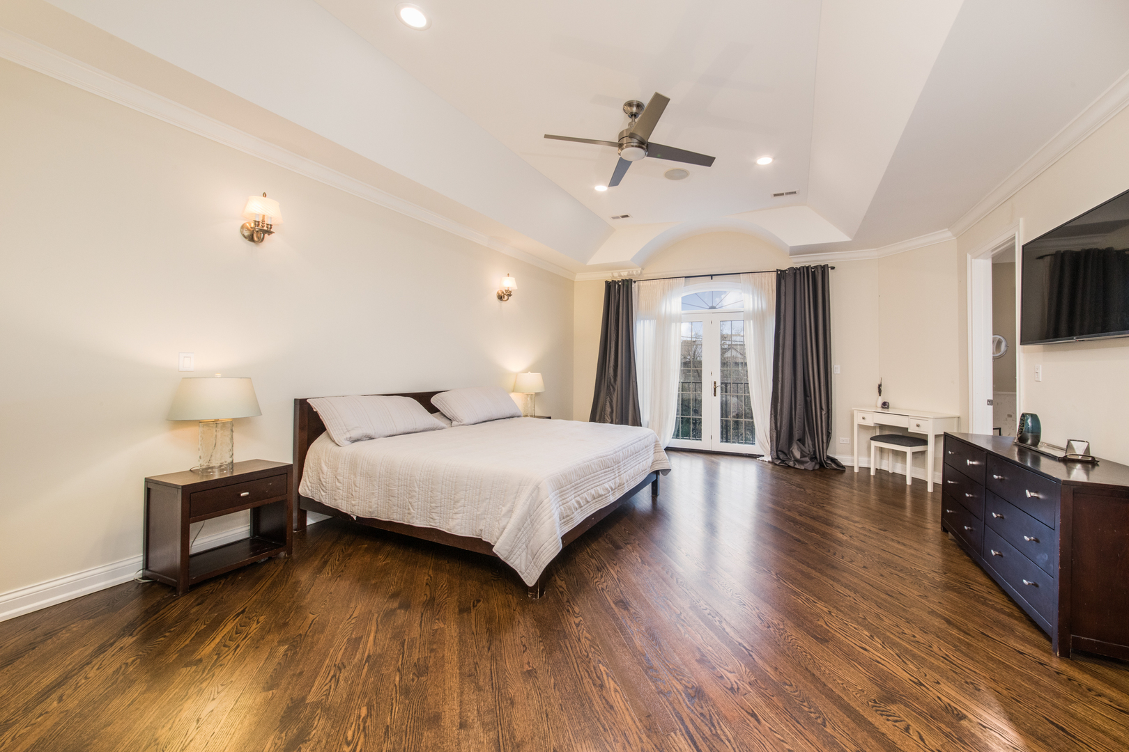 2360 Oak Tree Lane Park Ridge, IL 60068 - Photo 21 of 44 a spacious bedroom with a bed and a flat screen tv
