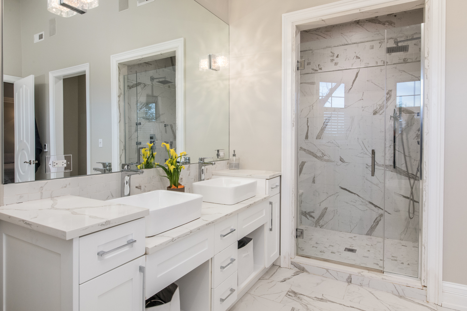 2360 Oak Tree Lane Park Ridge, IL 60068 - Photo 25 of 44 a bathroom with a shower sink and mirror