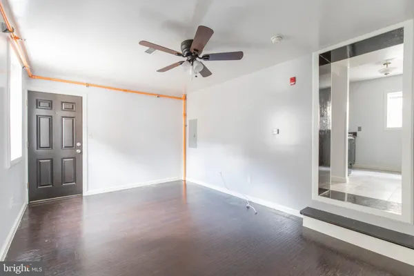 $1,500 | 507-09 West Girard Avenue, Unit 3R, Philadelphia, PA 19123