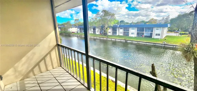 $2,000 | 8040 North Colony Circle, Unit 309, Tamarac, FL 33321