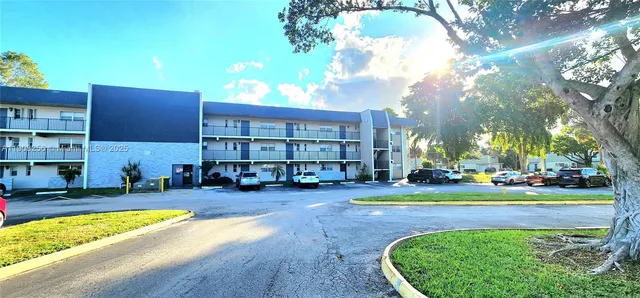 $2,000 | 8040 North Colony Circle, Unit 309, Tamarac, FL 33321
