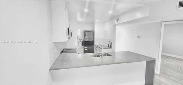 $2,000 | 8040 North Colony Circle, Unit 309, Tamarac, FL 33321