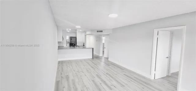 $2,000 | 8040 North Colony Circle, Unit 309, Tamarac, FL 33321