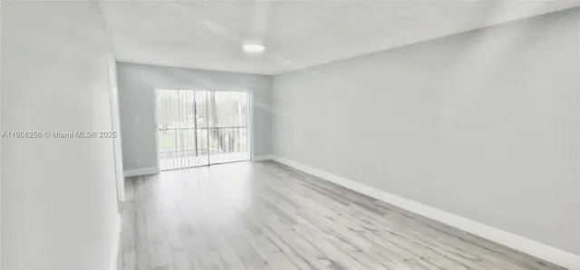 $2,000 | 8040 North Colony Circle, Unit 309, Tamarac, FL 33321