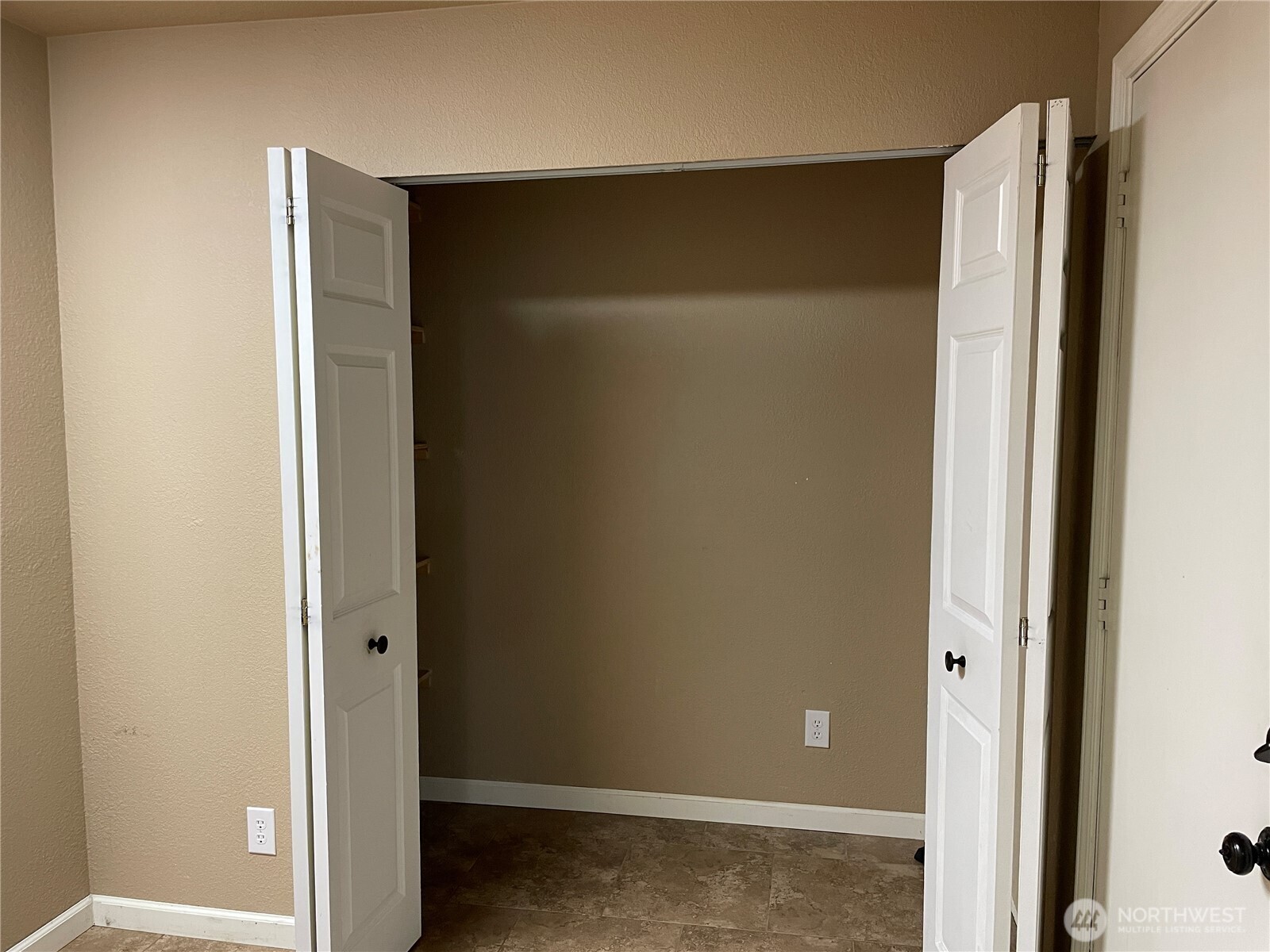 31503 Highway 2 Sultan, WA 98294 - Photo 6 of 12 a view of closet area