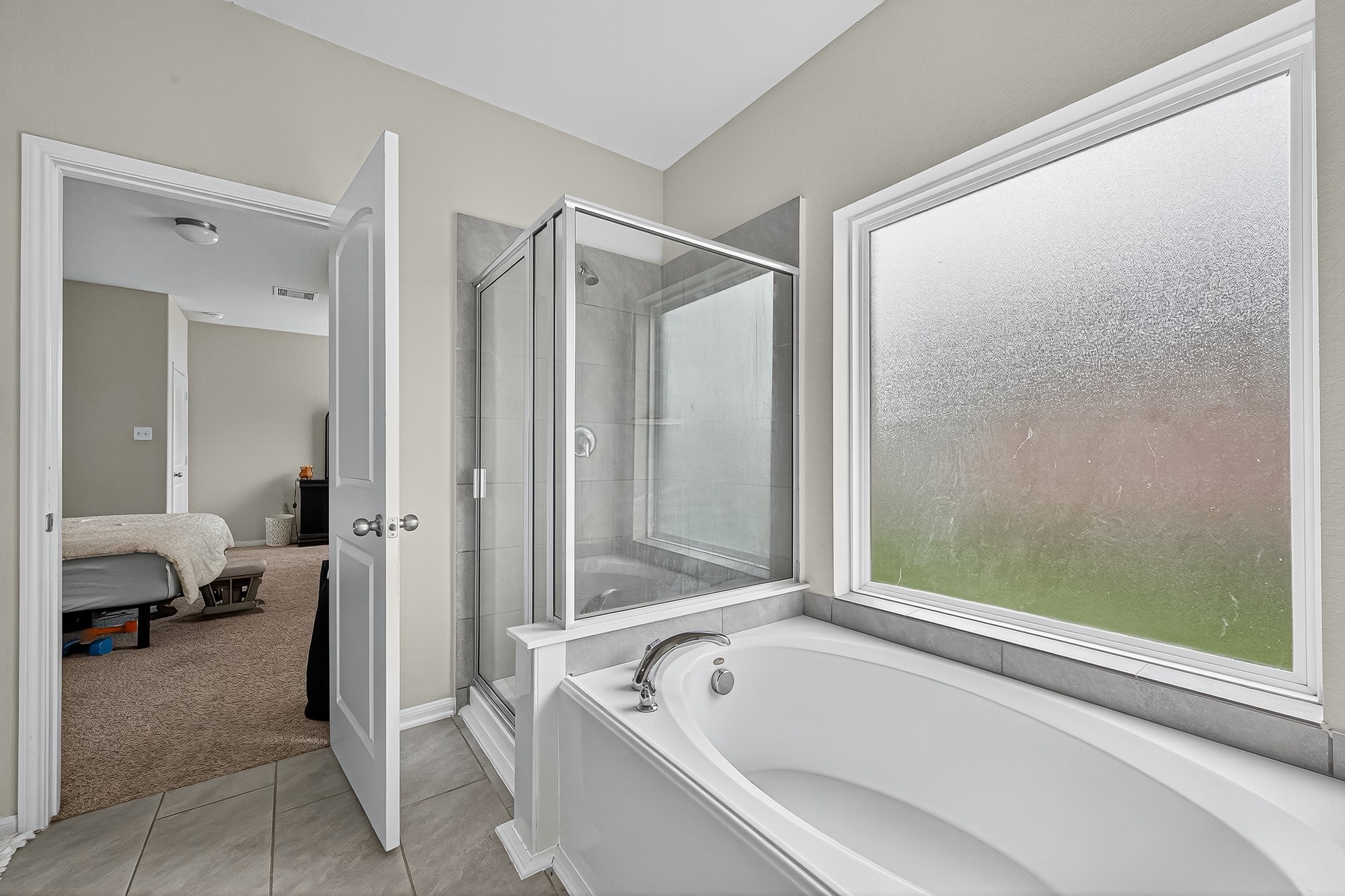 3035 Tandem Court Rosenberg, TX 77471 - Photo 16 of 28 a bathroom with a tub and shower